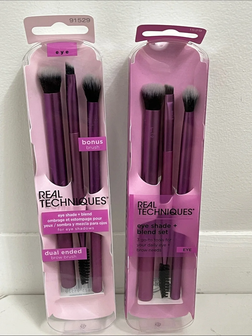 Real techniques eye shade and blend makeup brushes lot of 2 boxes